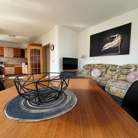 Pod Horizontem Apartment *